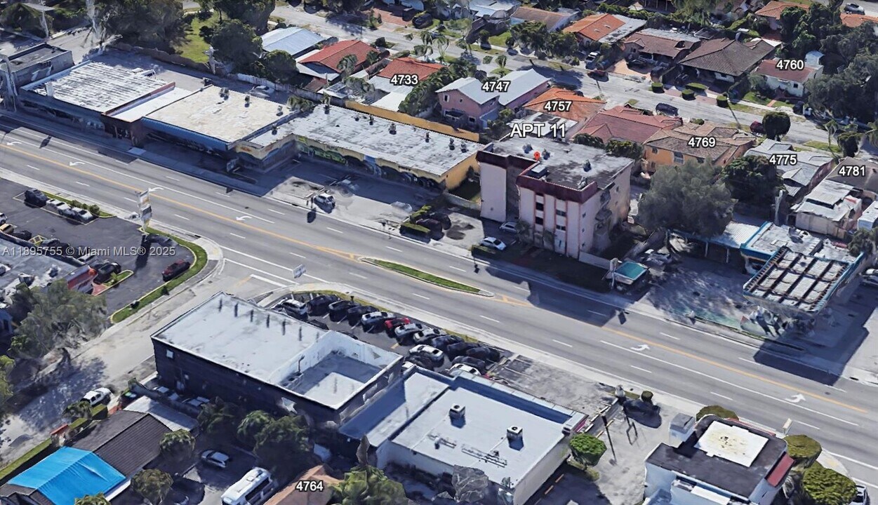 4758 W Flagler St in Coral Gables, FL - Building Photo
