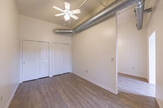 876 W Lancaster Ave in Bryn Mawr, PA - Foto de edificio - Building Photo