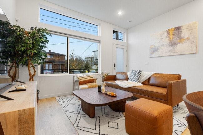 property at 2433 S Plum St
