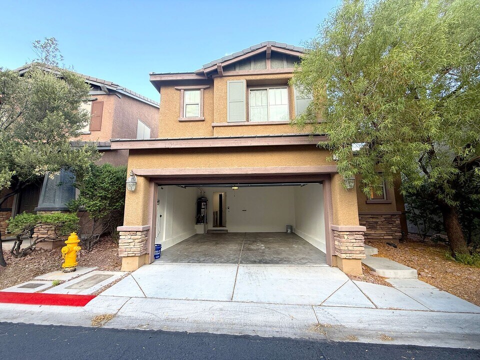 7230 Regent Pond St in Las Vegas, NV - Building Photo