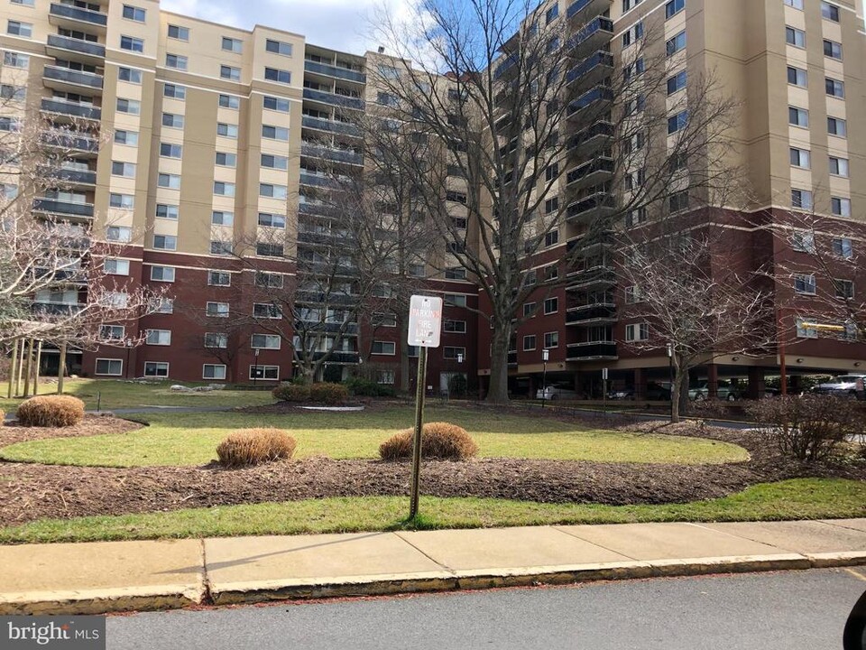 7333 New Hampshire Ave in Takoma Park, MD - Building Photo