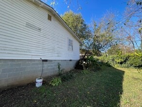 14 Old Paris Mountain Rd in Greenville, SC - Foto de edificio - Building Photo