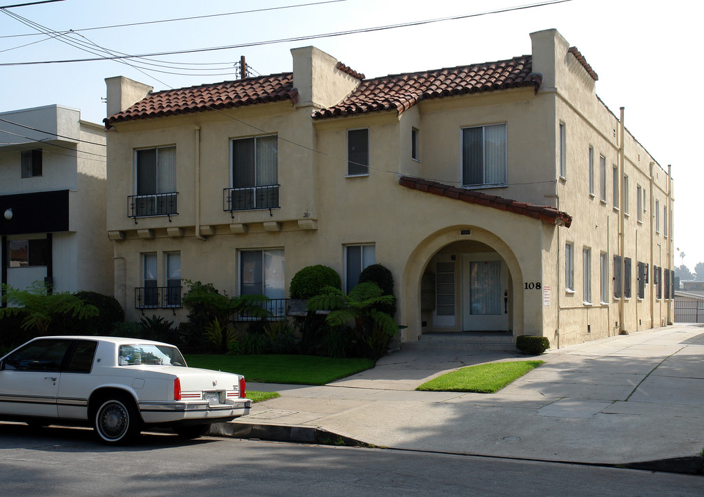 108 N Hillcrest Blvd in Inglewood, CA - Building Photo