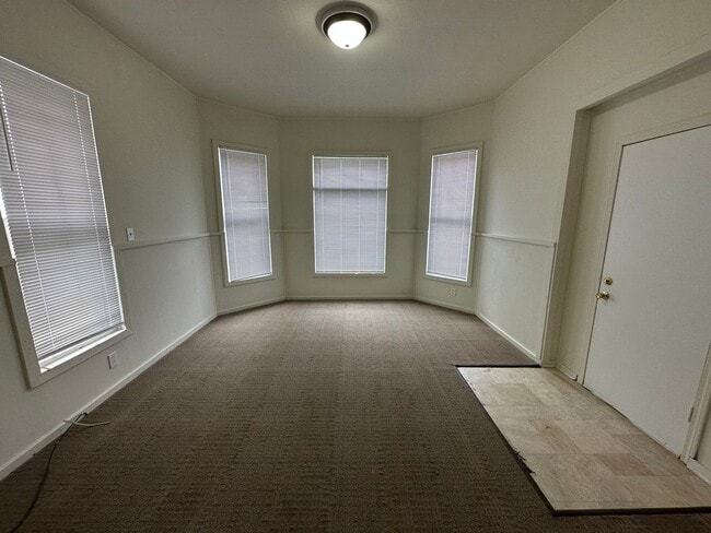 909 W Taylor St in Bloomington, IL - Building Photo - Building Photo