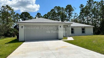 327 Lester Ave S in Lehigh Acres, FL - Building Photo