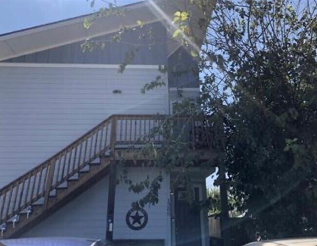 1300 Hausman Dr in Lockhart, TX - Building Photo - Building Photo