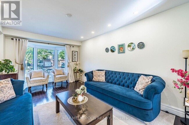 22 Mayflower St in Whitby, ON - Building Photo - Building Photo