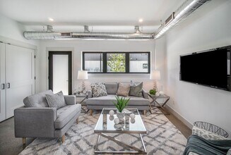 560-562 Cleveland St in Chelsea, MI - Building Photo - Building Photo