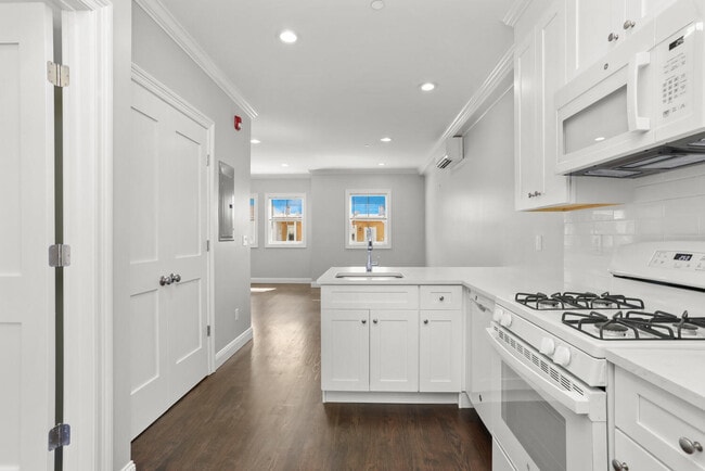 4 Armonk St in Greenwich, CT - Building Photo - Building Photo
