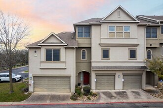 Alicante Townhomes and Condos in Austin, TX - Foto de edificio - Building Photo