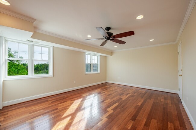 property at 3868 9th St SE