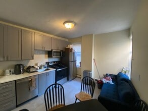 812 Huntington Ave, Unit 4 in Boston, MA - Foto de edificio - Building Photo