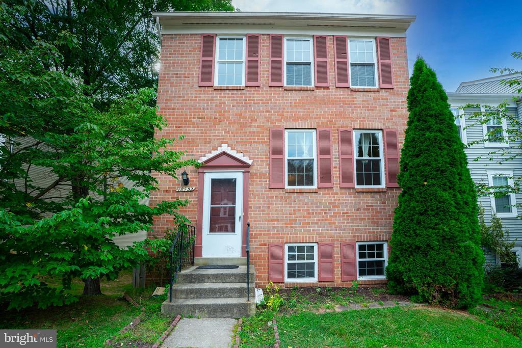 18932 Treebranch Terrace in Germantown, MD - Building Photo