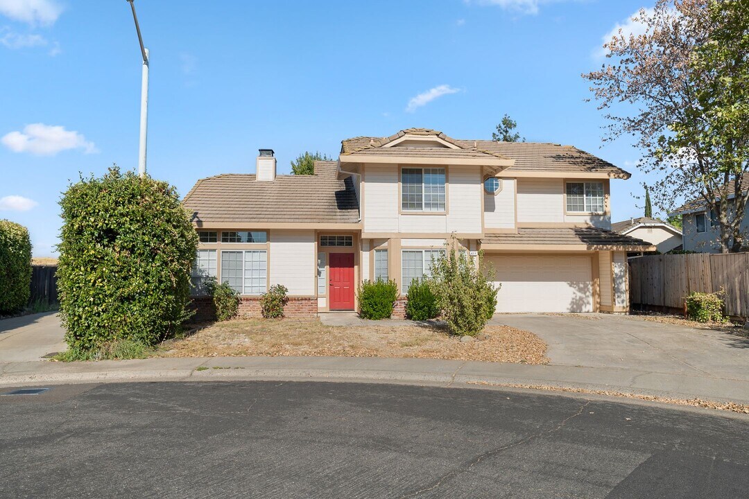 404 Ruby Ct in Roseville, CA - Building Photo