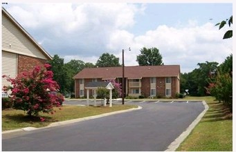 Park Avenue Apartments I and II in Johnston, SC - Building Photo - Building Photo