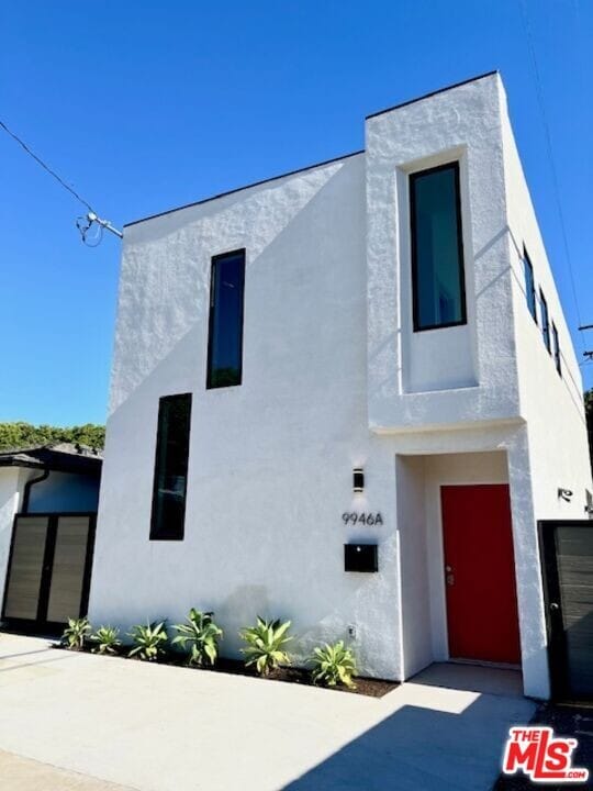 9946 Farragut Dr in Culver City, CA - Building Photo