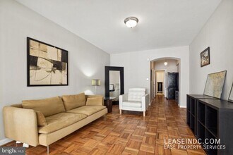 1 Scott Cir NW in Washington, DC - Building Photo - Building Photo