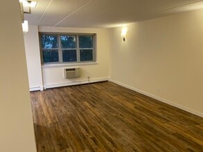 27 Northill St, Unit 3K in Stamford, CT - Foto de edificio - Building Photo