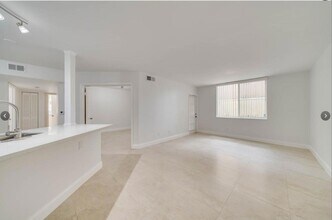 4035 W McNab Rd, Unit F110 in Pompano Beach, FL - Building Photo - Building Photo