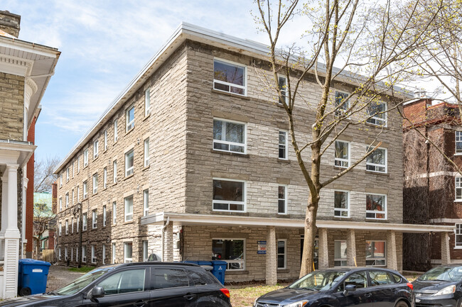 1080 Des Érables Av in Québec, QC - Building Photo - Primary Photo