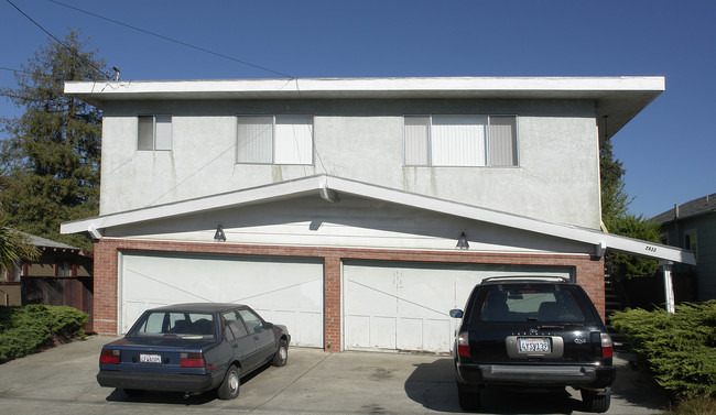 2833 Parker Ave in Oakland, CA - Building Photo - Building Photo