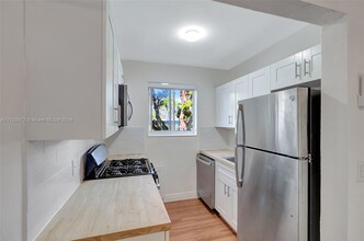 428 Collins Ave in Miami Beach, FL - Building Photo - Building Photo