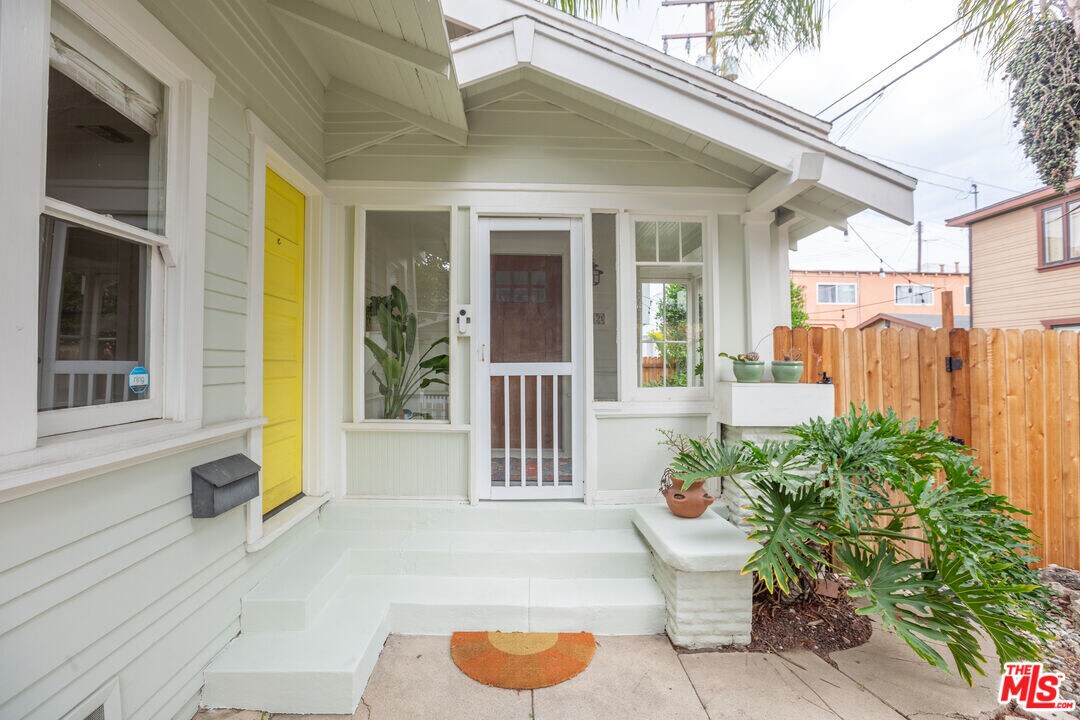 732 N Toledo Walk in Long Beach, CA - Building Photo