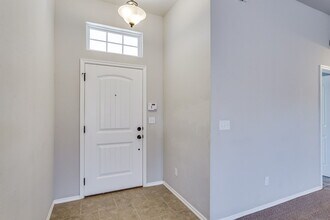 1308 Heathrow Way in Yukon, OK - Foto de edificio - Building Photo