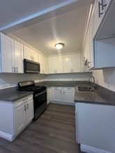 16121 Clark Ave, Unit 2 in Bellflower, CA - Foto de edificio - Building Photo