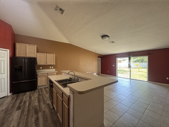 556 Koala Dr in Poinciana, FL - Building Photo - Building Photo