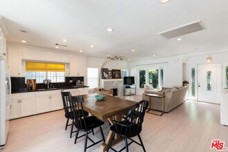 4953 W Maplewood Ave in Los Angeles, CA - Building Photo - Building Photo