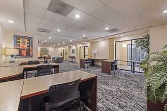 Avondale at Warner Center in Woodland Hills, CA - Foto de edificio - Building Photo