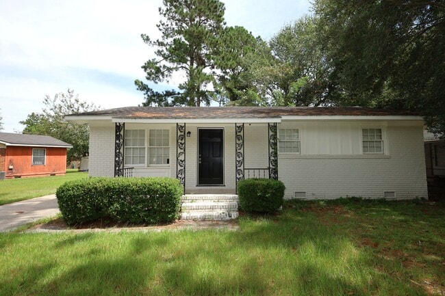 property at 1109 Dunwoody Dr