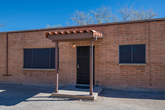 4535 E Bellevue St in Tucson, AZ - Foto de edificio - Building Photo