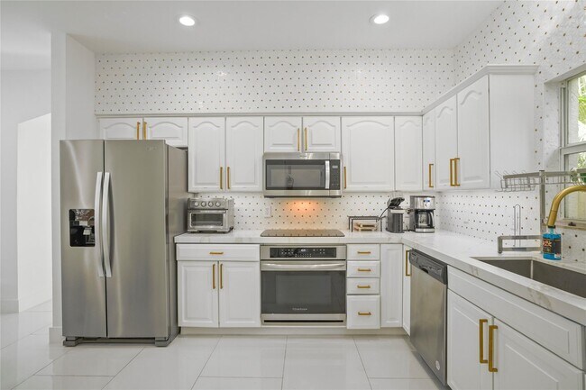 property at 833 SW 17th St