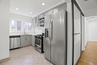 2420 W Sunset Blvd, Unit 4 in Los Angeles, CA - Building Photo - Building Photo