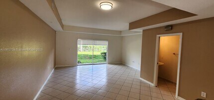 8900 W Flagler St in Miami, FL - Building Photo - Building Photo