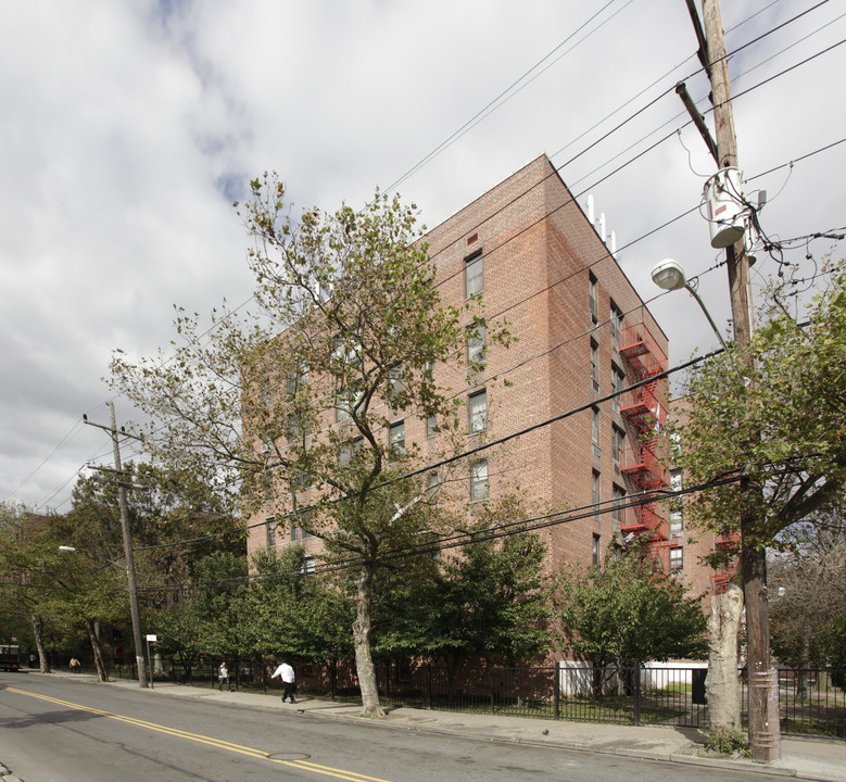 22-30 Mott Ave in Far Rockaway, NY - Building Photo