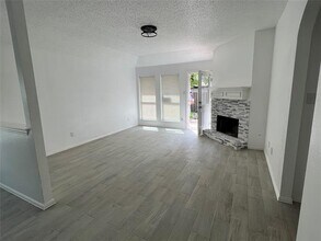808 Mercy Ln in Irving, TX - Building Photo - Building Photo