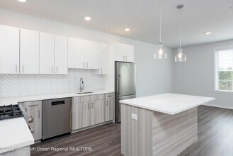 24 Mechanic St in Red Bank, NJ - Building Photo - Building Photo