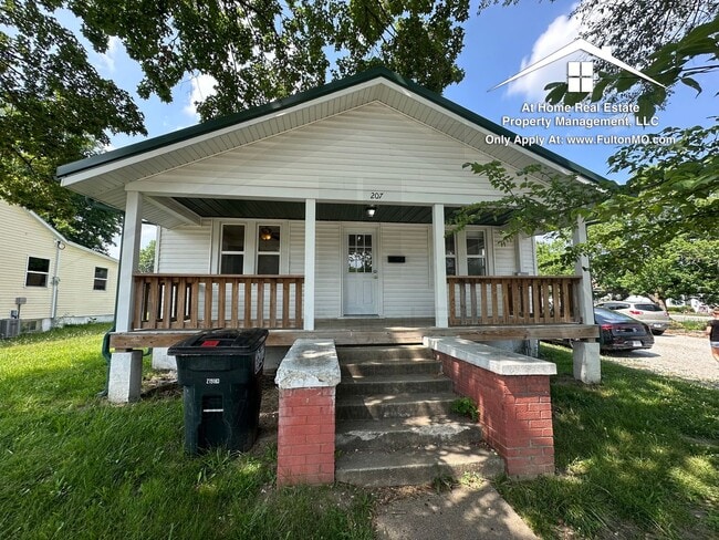 property at 207 W 4th St