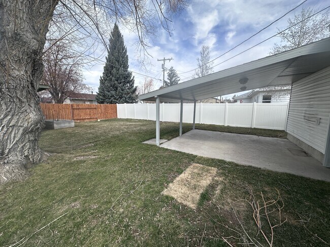298 Shelley Ave in Shelley, ID - Building Photo - Building Photo
