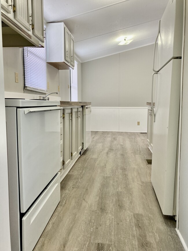 property at 870 Tower Rd SE