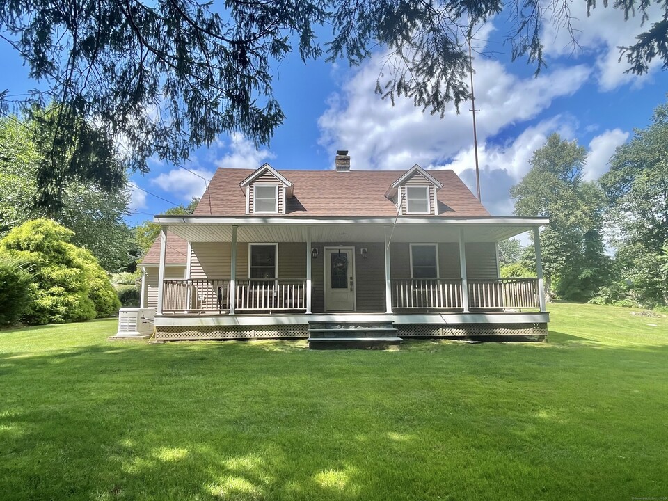 74 Bungay Rd in Seymour, CT - Foto de edificio