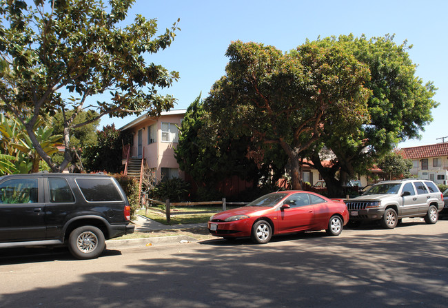 Amphibolite Apartments in San Diego, CA - Building Photo - Building Photo