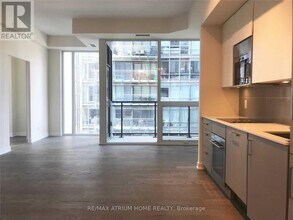 17 Dundonald St in Toronto, ON - Building Photo - Building Photo