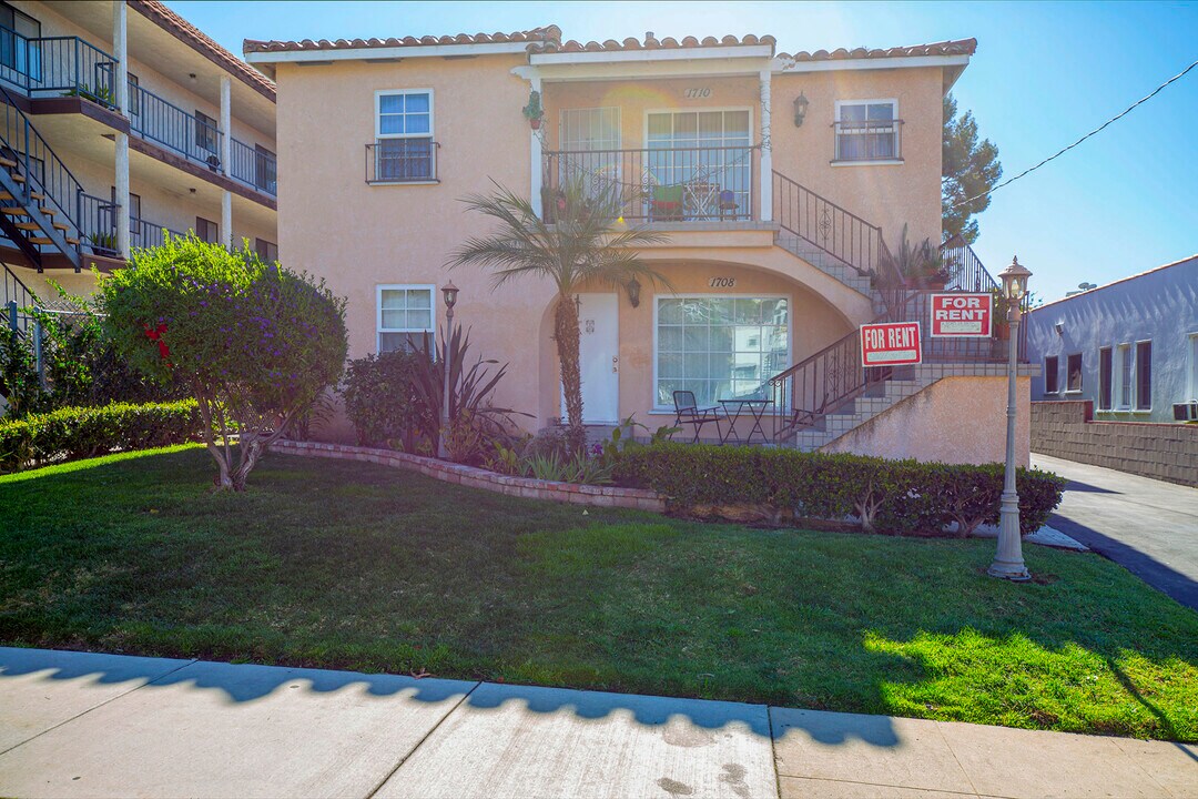 1708 E Chevy Chase Dr in Glendale, CA - Building Photo