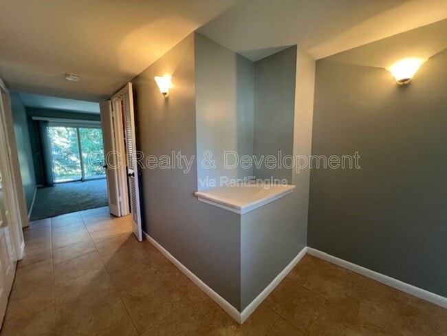 1536 Young Cir in Elk Grove Village, IL - Building Photo - Building Photo