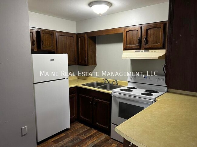 47 Sanford St in Bangor, ME - Building Photo - Building Photo