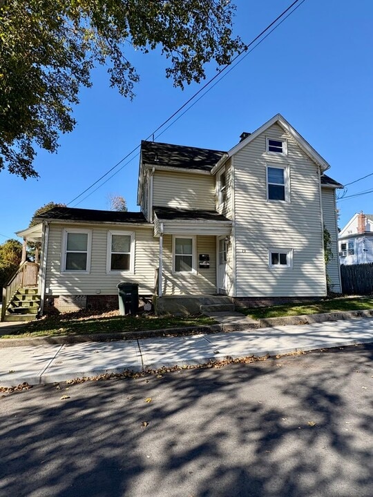 19 Ramsdell St in Groton, CT - Building Photo
